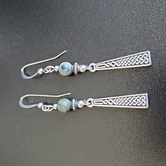 Prehnite celtic eternity spiral drop earrings - Picture 1 of 2